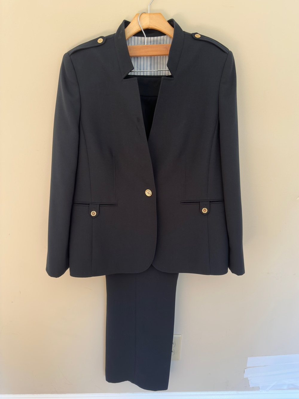 Tahari Arthur S. Levine Navy Blue Gold Button Pant Suit Size 18